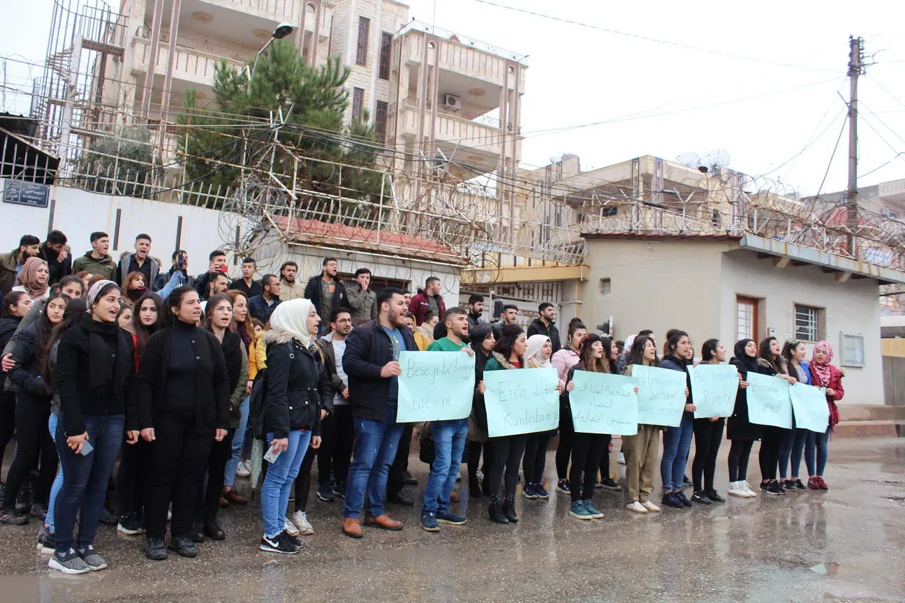 Xwendekarên Efrînê li pêş avahiya NY`yê êrişa li ser Efrînê şermezar kir