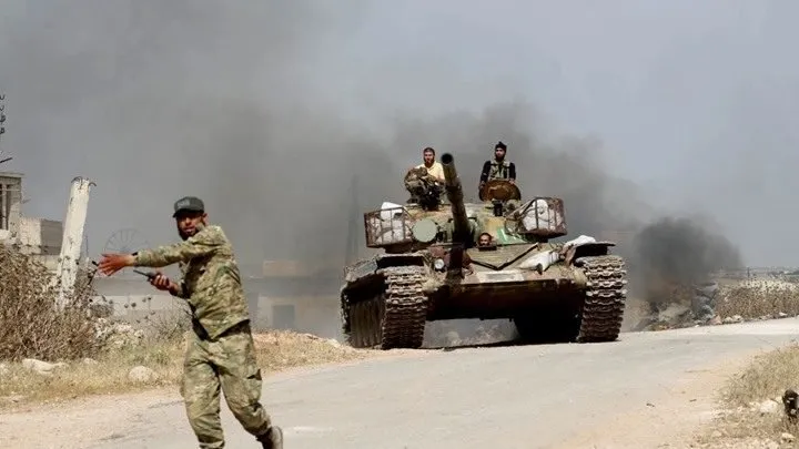 Hêzên rejîmê 1 km dûrî Maret El-Nûman in