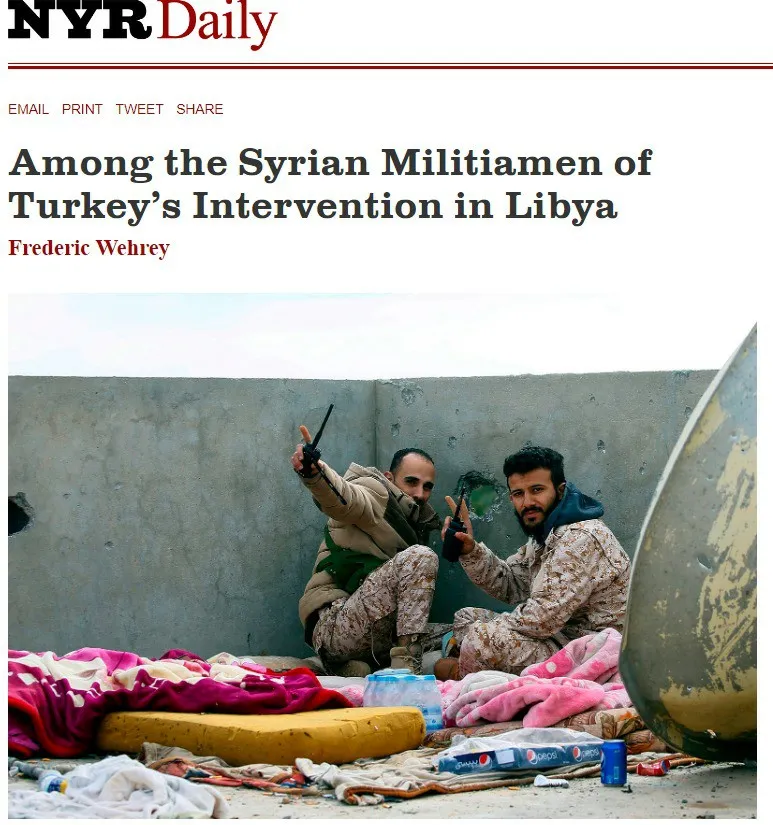 Nivîskarekî amerîkî bi hin çeteyên sûrî yên li Lîbyayê re, hevpeyvîn çêkir