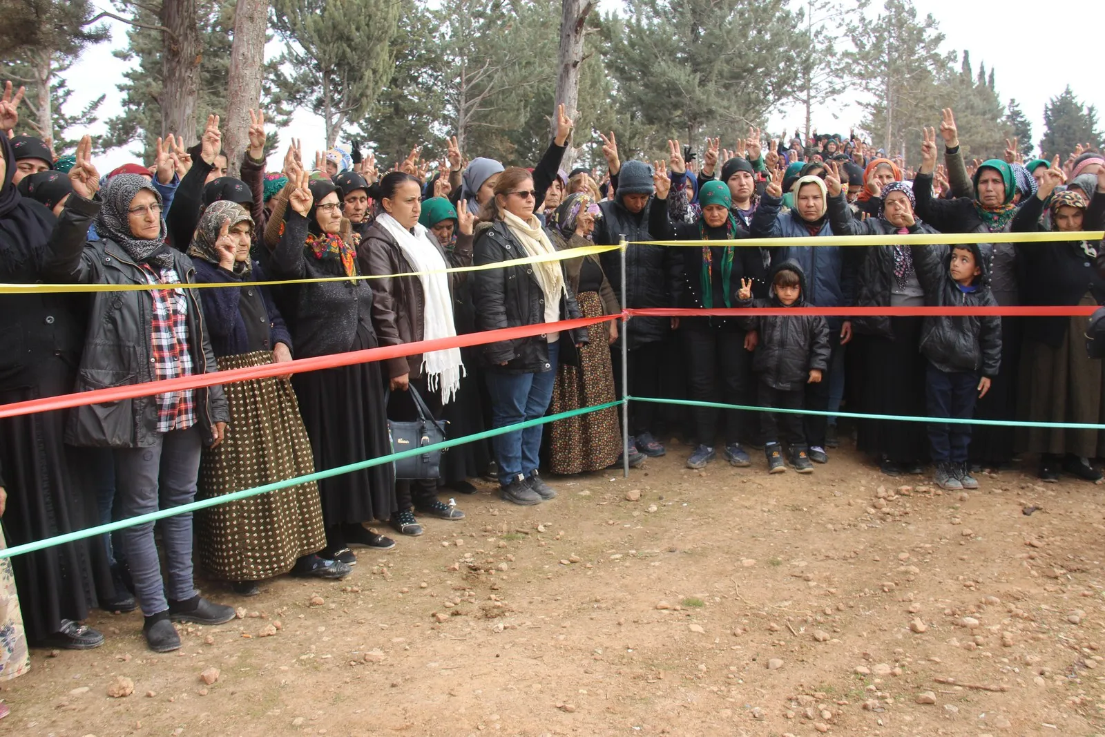Şêniyên herêma Efrînê sersaxî ji malbatên şehîdên Berxwedana Serdemê re xwest