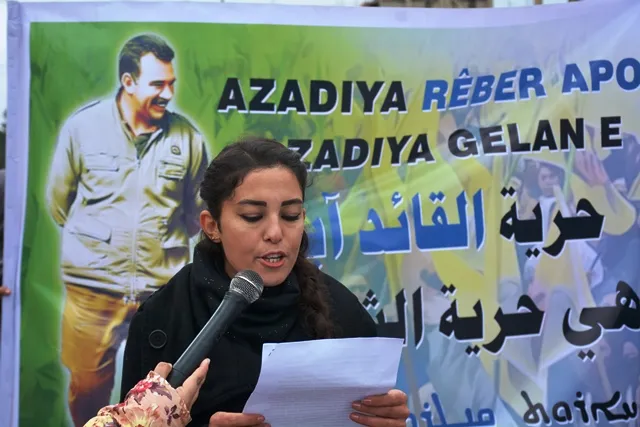 Şêniyên Tirbespiyê li dijî tecrîda li ser Ocalan meşiyan