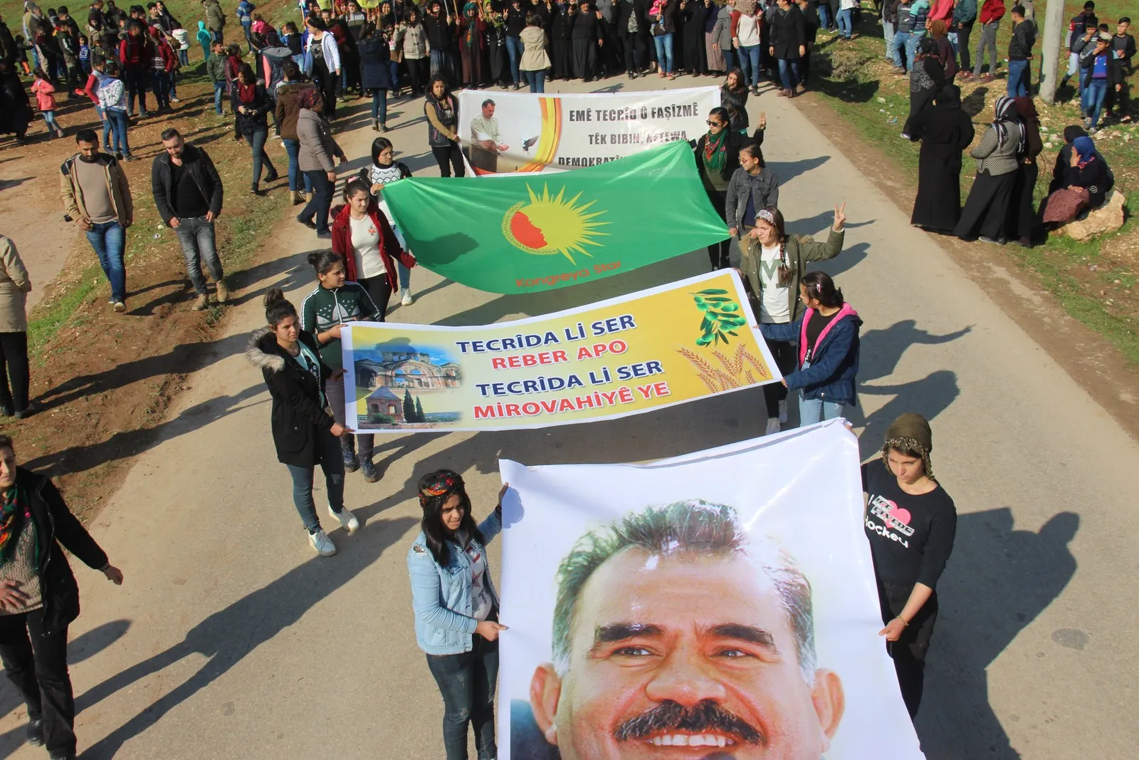 Şêniyên Şehbayê tecrîd şermezar kir