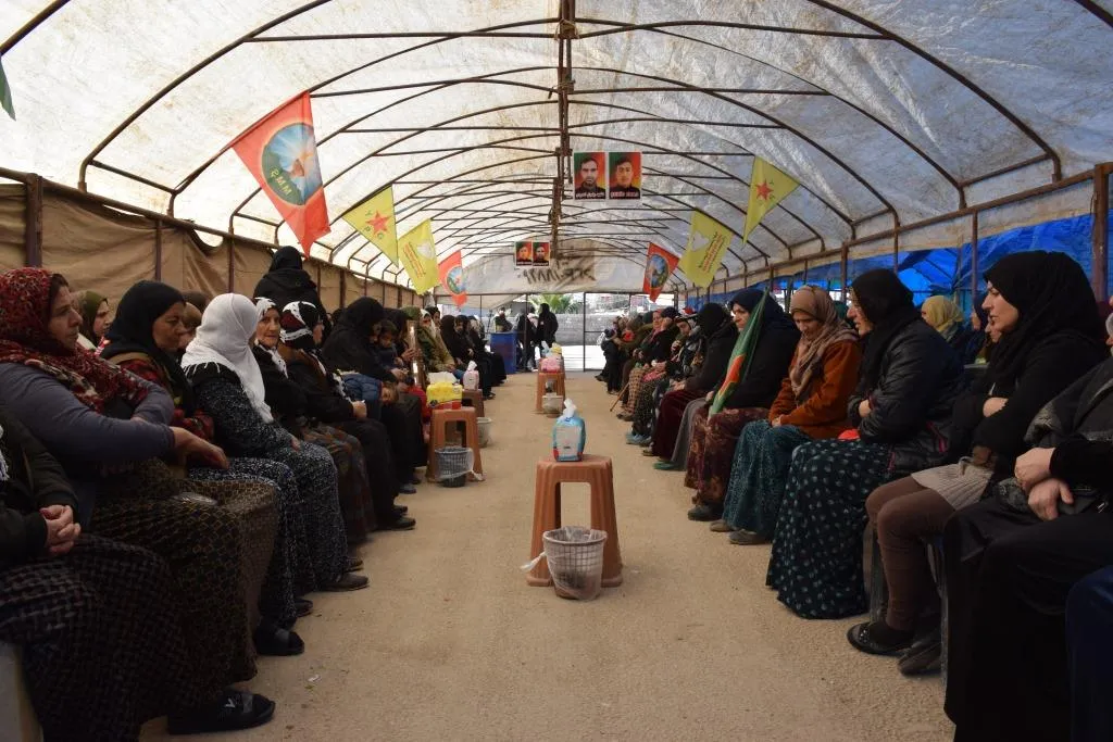 Şêniyên Qamişlo sersaxî ji malbatê şehîdan re xwest