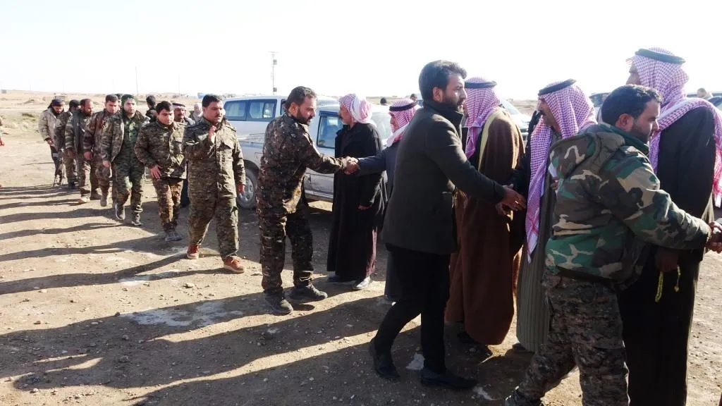 Şêniyên Tebqayê sersaxî ji malbatên şehîdan re xwestin