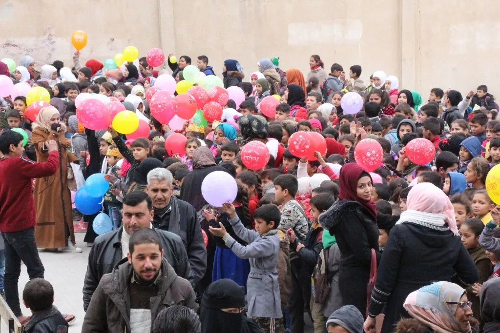 Dibistana Şehîd Raxib Harûn a Minbicê xwendekarên serkeftî xelat kirin