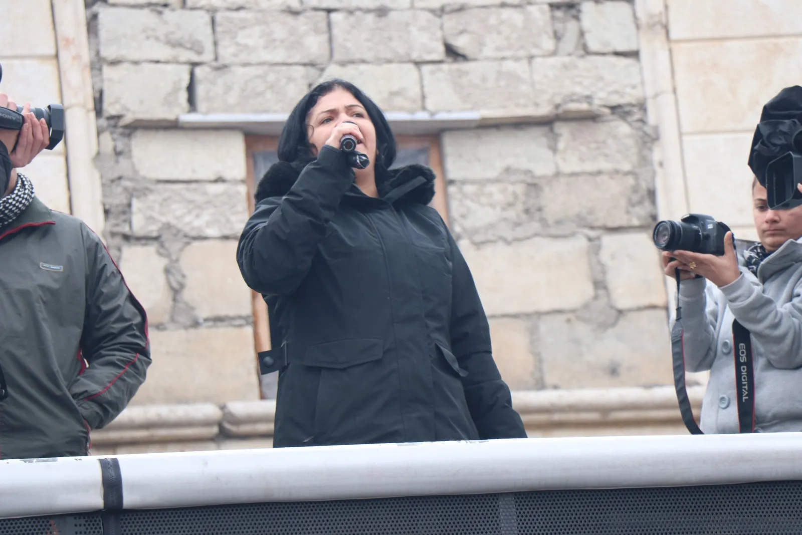 Bi deh hezaran şêniyên Efrînê soza berxwedanê nû kirin