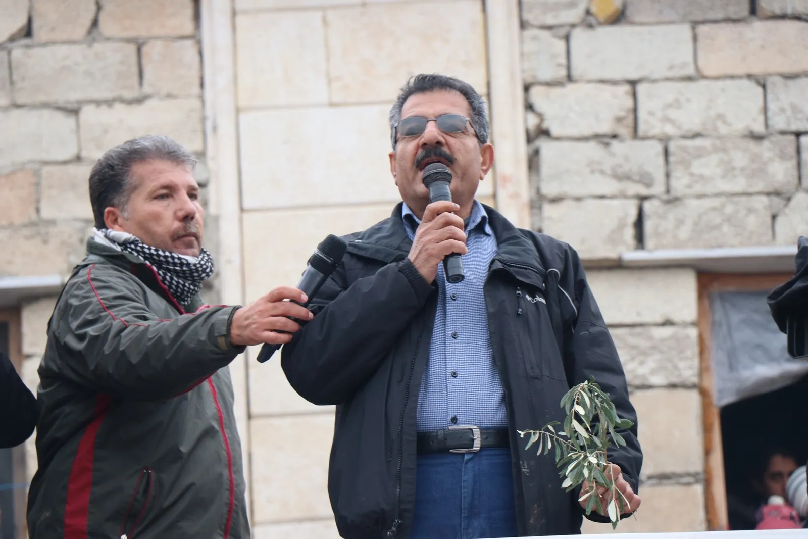 Bi deh hezaran şêniyên Efrînê soza berxwedanê nû kirin