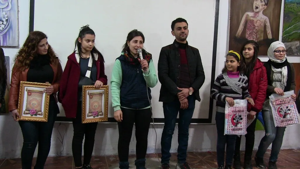 Ciwanên Şoreşger li Helebê pêşangeheke wêneyan vekir