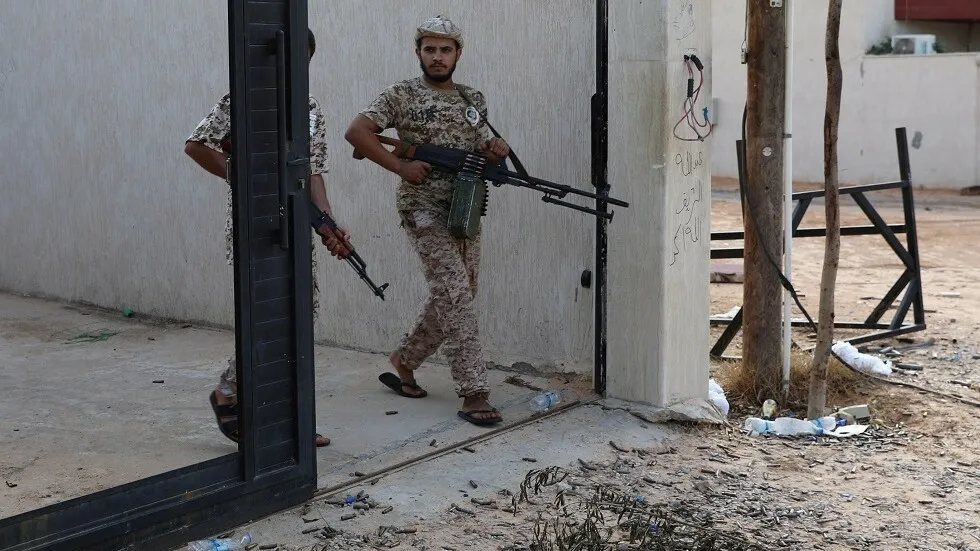 Radio RFI ya fransî: 4 balafirên tijî çeteyên sûrî daketin balafirgeha Maaîtîqa ya lîbî