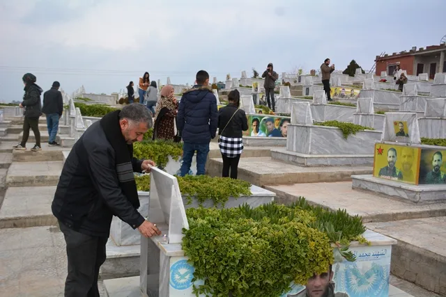 Ciwanên PYD‘ê şehîdên azadiyê bi bîr anîn