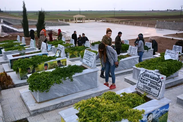 Ciwanên PYD‘ê şehîdên azadiyê bi bîr anîn