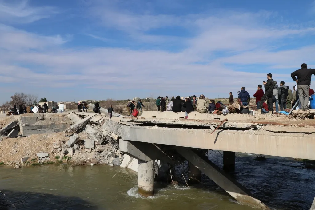 Beşa duyemîn a xelkê Idlibê gihaşt Minbicê
