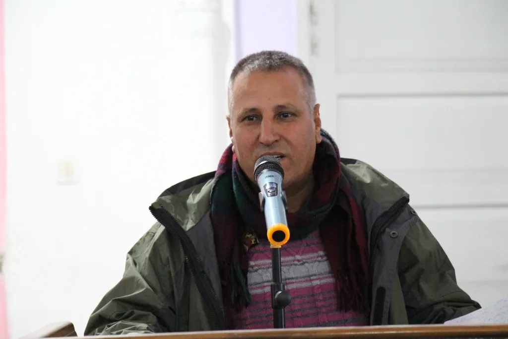 Yekîtiya Rewşenbîran helbestvan Mihemed Menla Xezîl bibîr anî