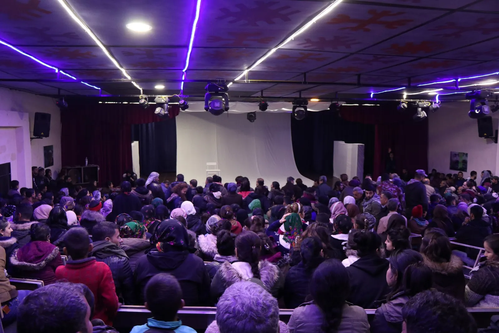 ​​​​​​​Di Mihrîcana Mîtan de şanoya `Diqîrim` hate pêşkêşkirin