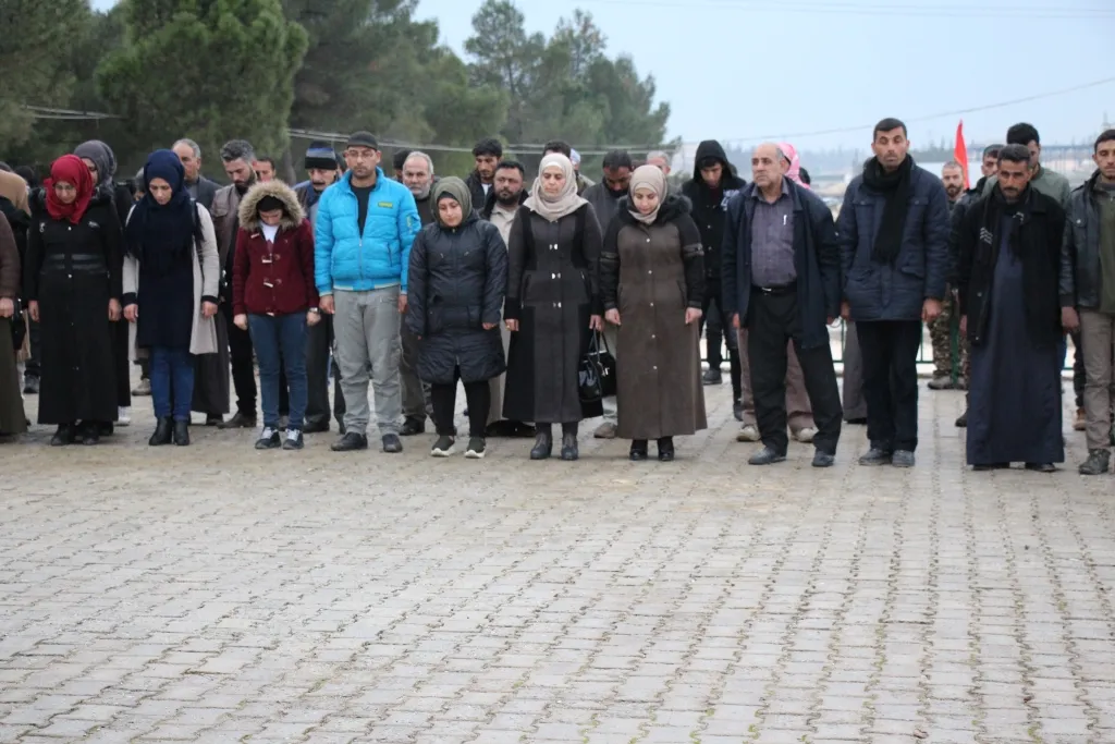 Şêniyên Minbicê şehîdên meha Çileyê bibîr anîn