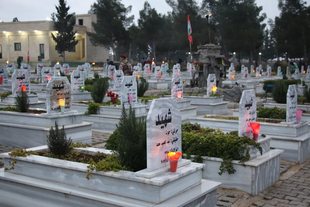 Şêniyên Minbicê şehîdên meha Çileyê bibîr anîn