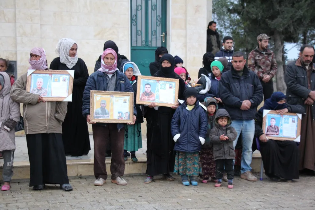 Şêniyên Minbicê şehîdên meha Çileyê bibîr anîn