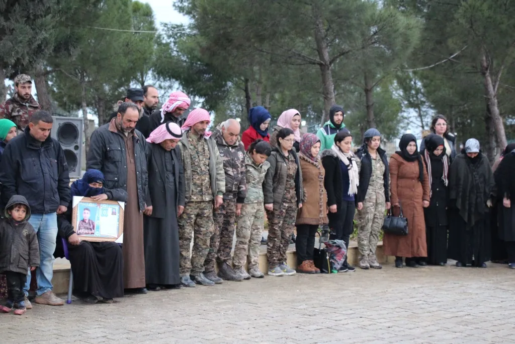 Şêniyên Minbicê şehîdên meha Çileyê bibîr anîn