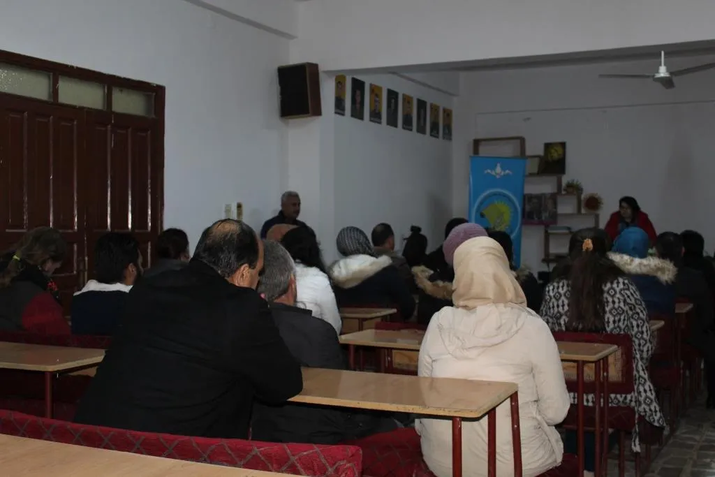 Der barê koçberiyê de panelek li Amûdê hate lidarxistin
