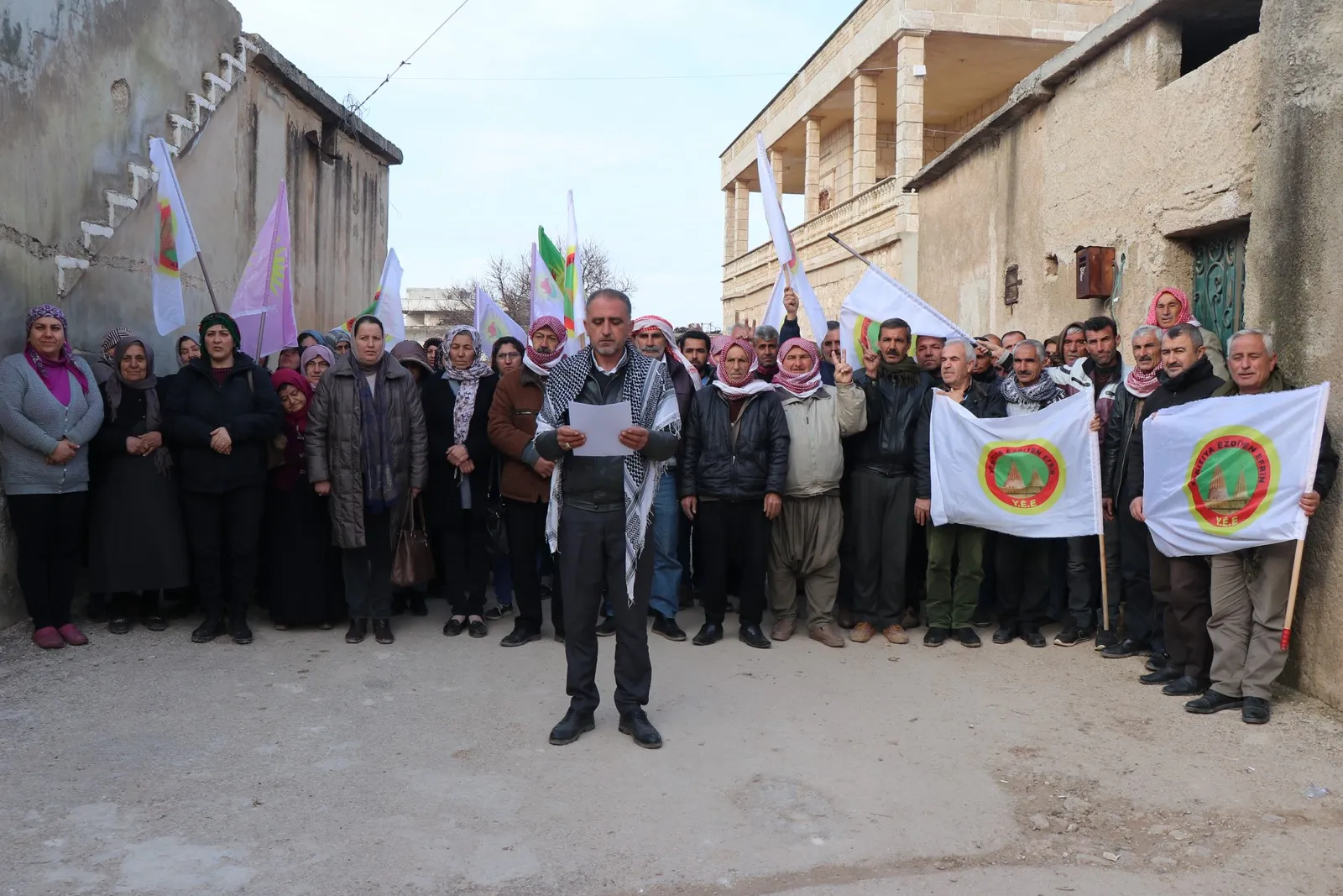 Êzidiyên Efrînê êrişên Tirkiyê yên li dijî Şengalê şermezar kirin