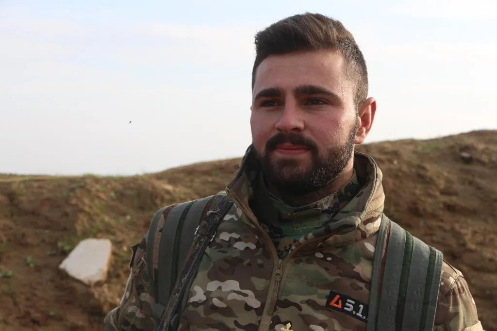 2 şervanên Aşûrî yên cêwî bi vîna tolhildana ji komkujiyên Osmaniyan li ber xwe didin