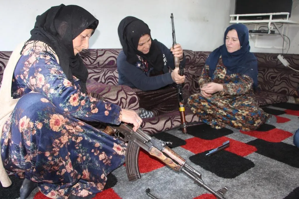 Jinên ji Til Temirê li dijî êrişên dagirkeran xwe perwerde dikin