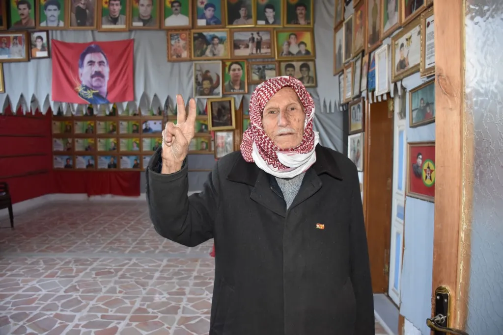 Tevî temenê xwe yê mezin, felsefeya Ocalan belav dike