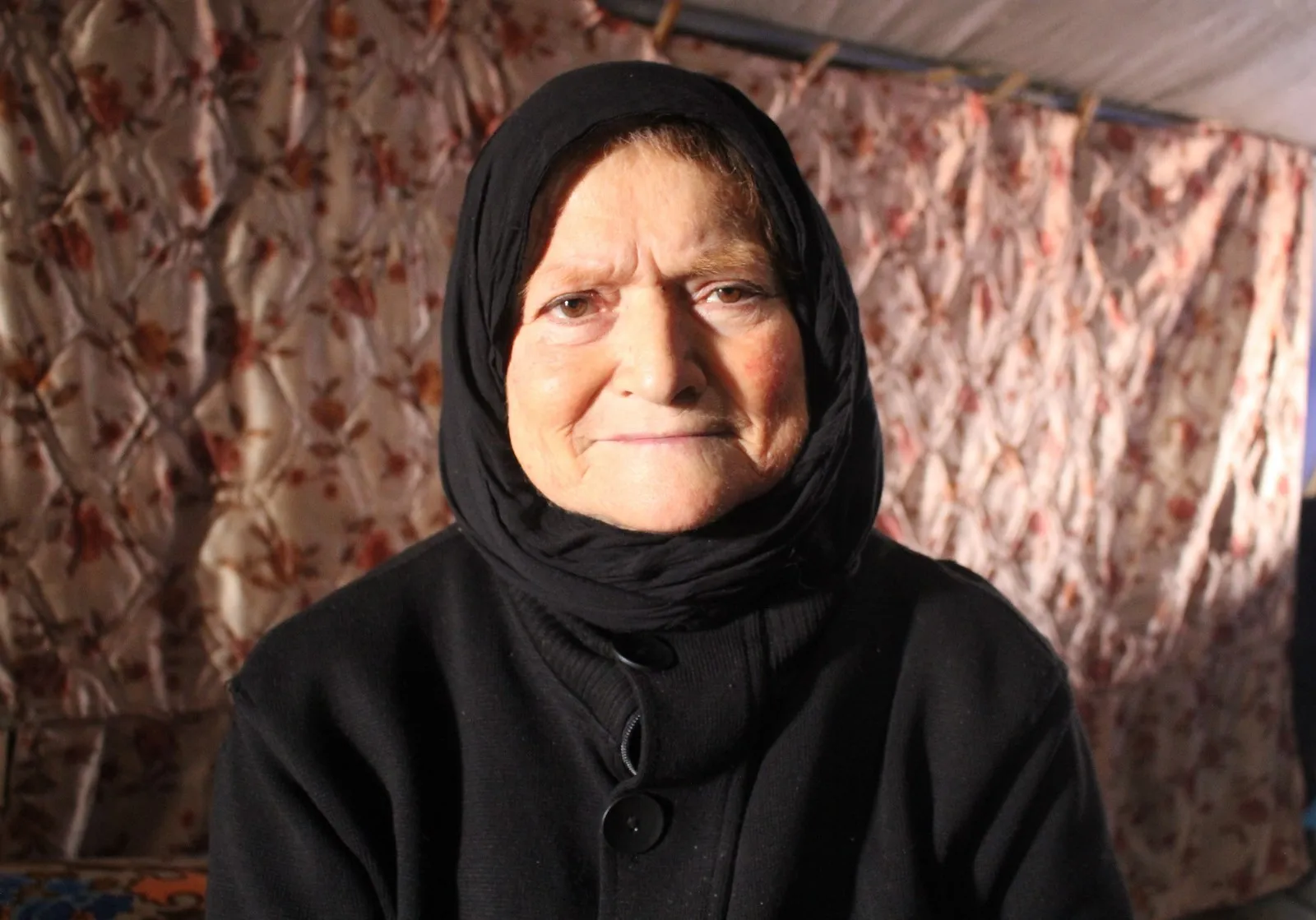 Mayîna li kampan bi serê xwe berxwedan e