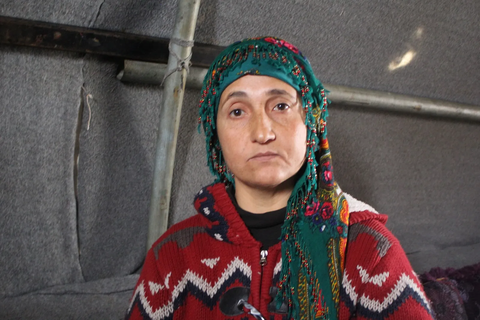 Mayîna li kampan bi serê xwe berxwedan e