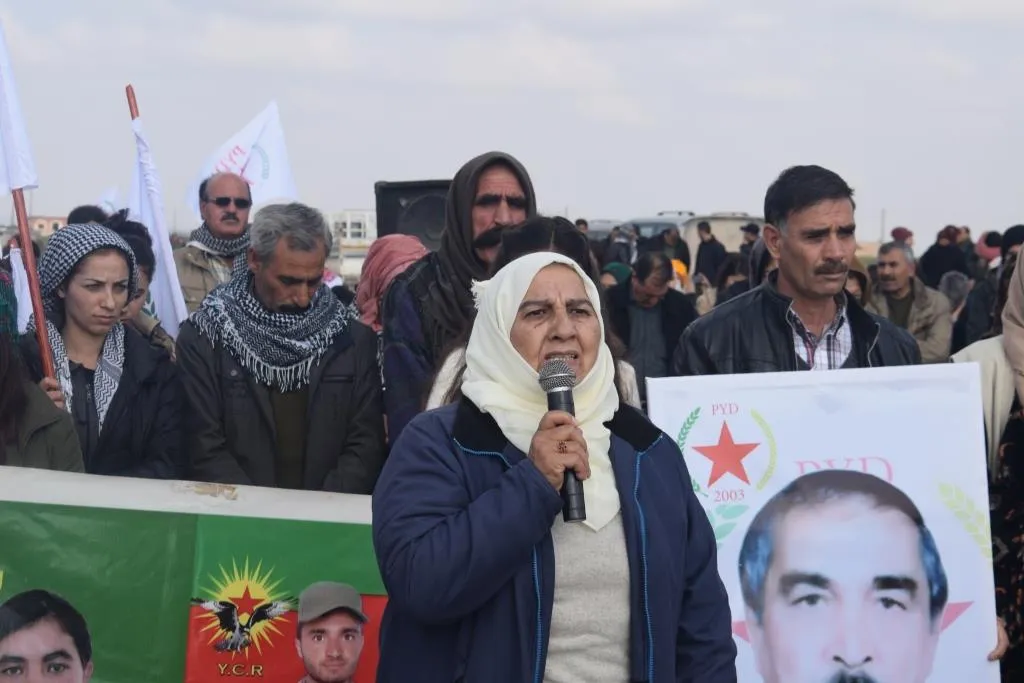 Şêniyên Kobanê şehîd Osman Dadalî bi bîr anî