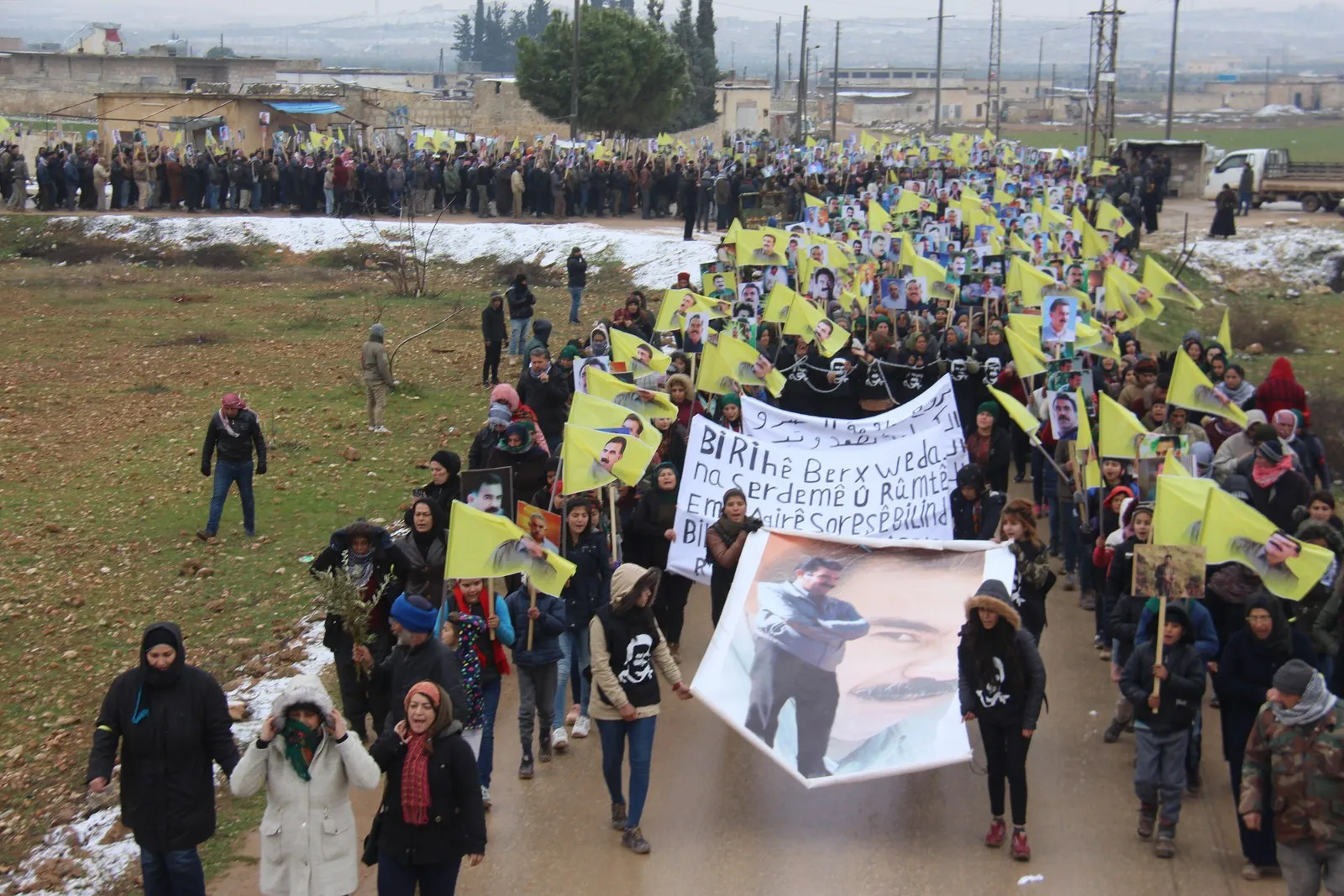 Tevî sermaya dijwar şêniyên Efrînê li dijî komployê meşiyan