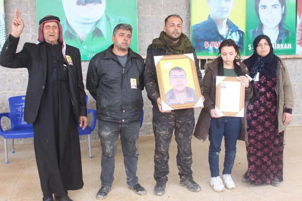 ‘Şehîd Dilşêr rêya bavê xwe şopand û di Berxwedana Rûmetê de şehîd bû’