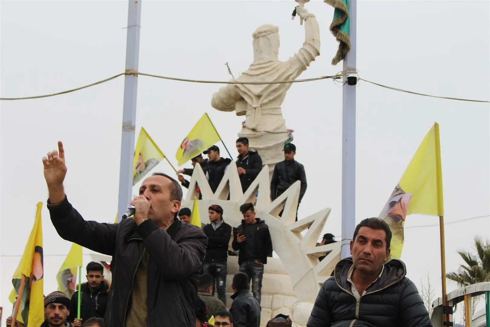 Şêniyên kantona Qamişlo komploya navneteweyî ya li dijî Ocalan şermezar kir