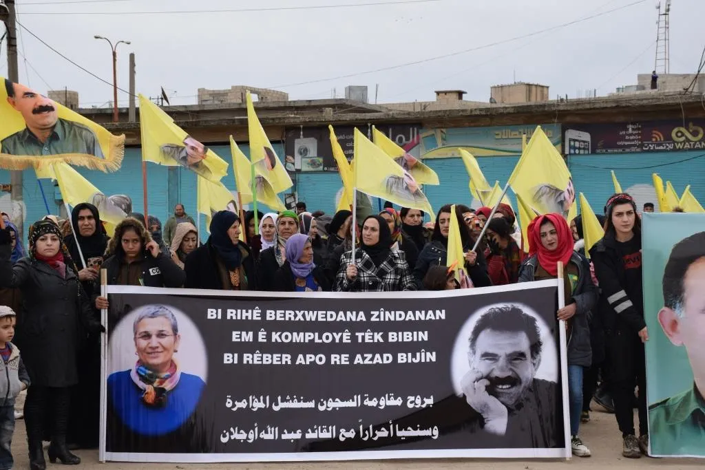 Şêniyên kantona Qamişlo komploya navneteweyî ya li dijî Ocalan şermezar kir