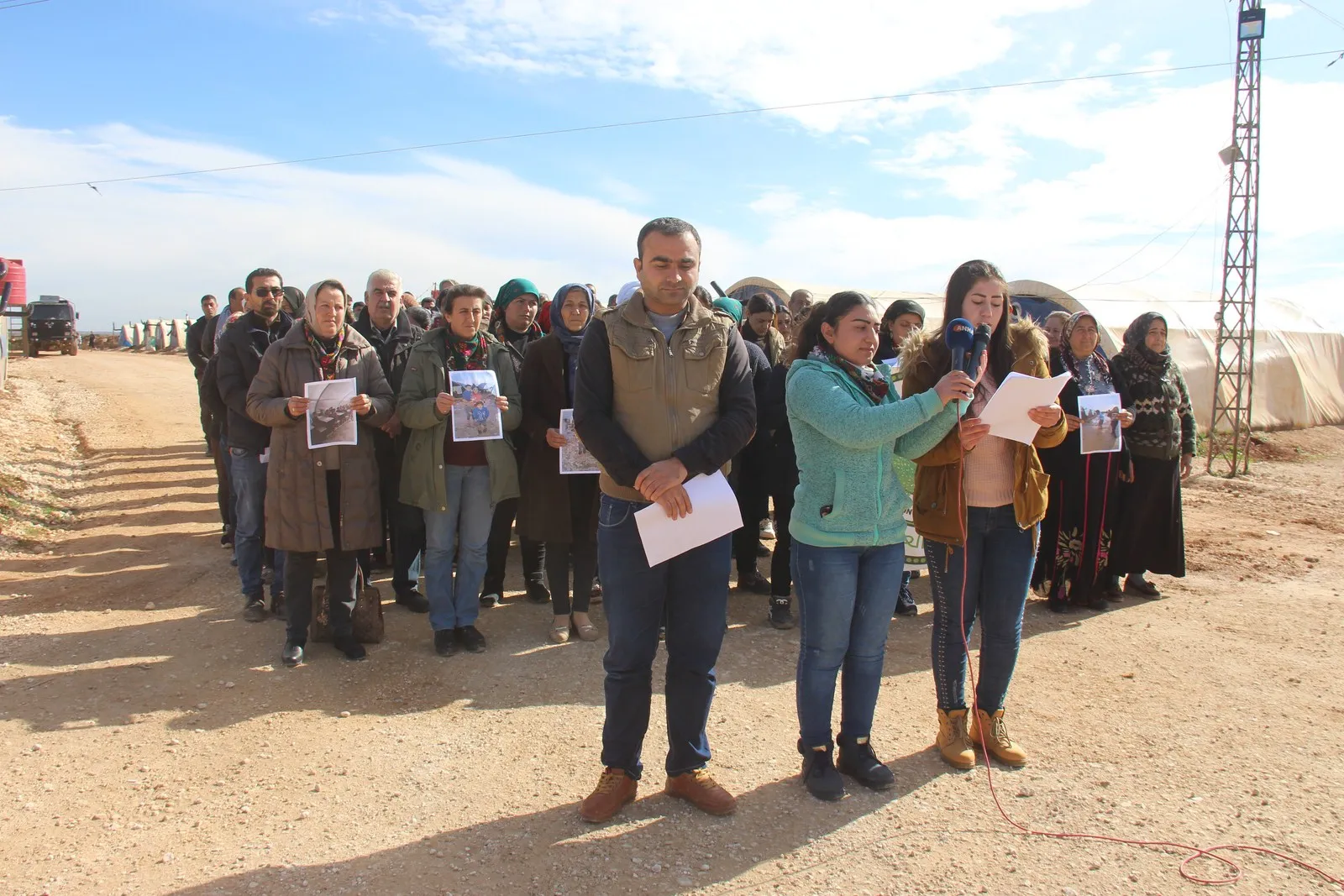 Şêniyên Efrînê ji bo koçberên li kampa Waşûkanî banga alîkariyê kirin
