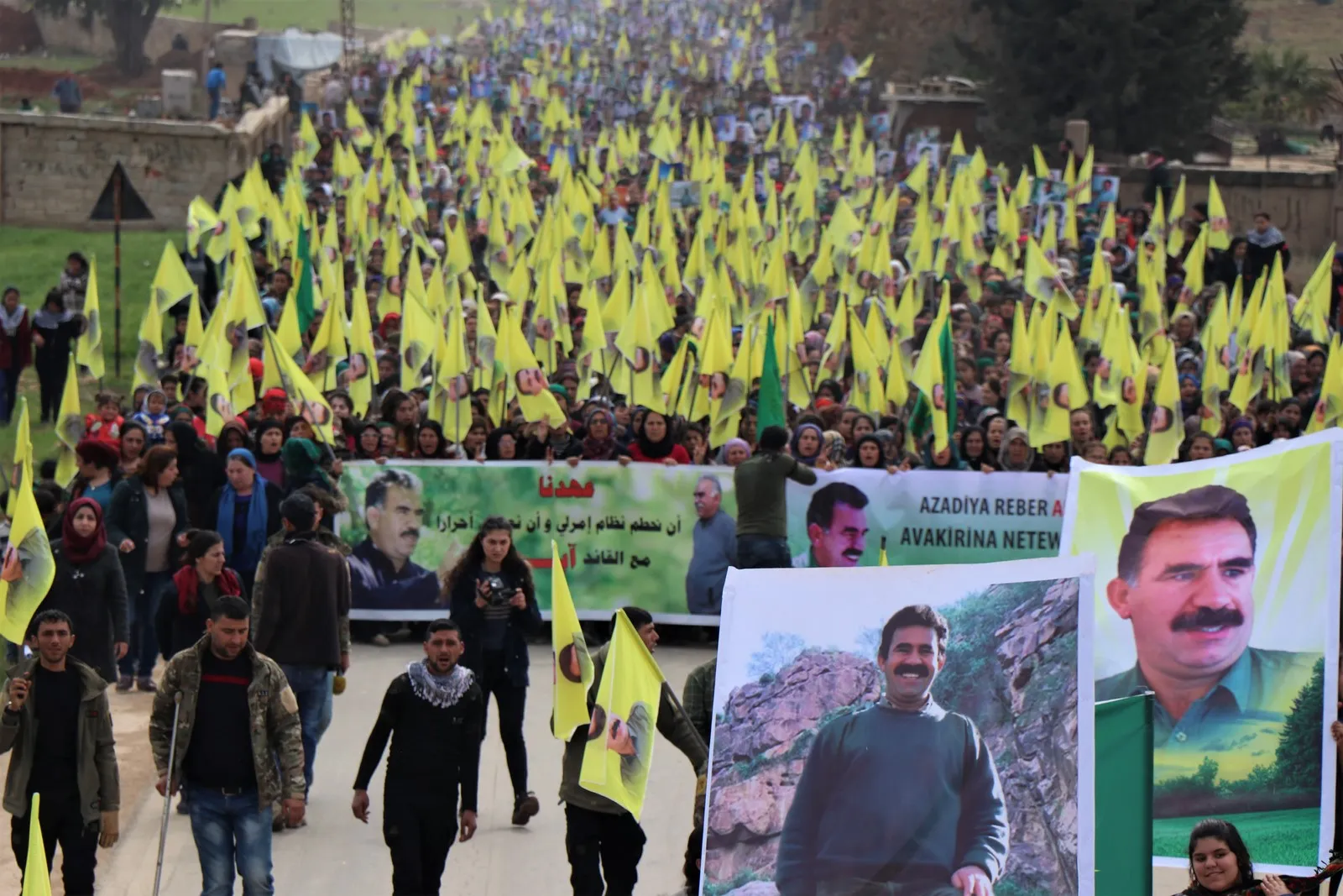 Bi armanca eşkerekirina tenduristiya Ocalan bi hezaran efrînî daketin qadan