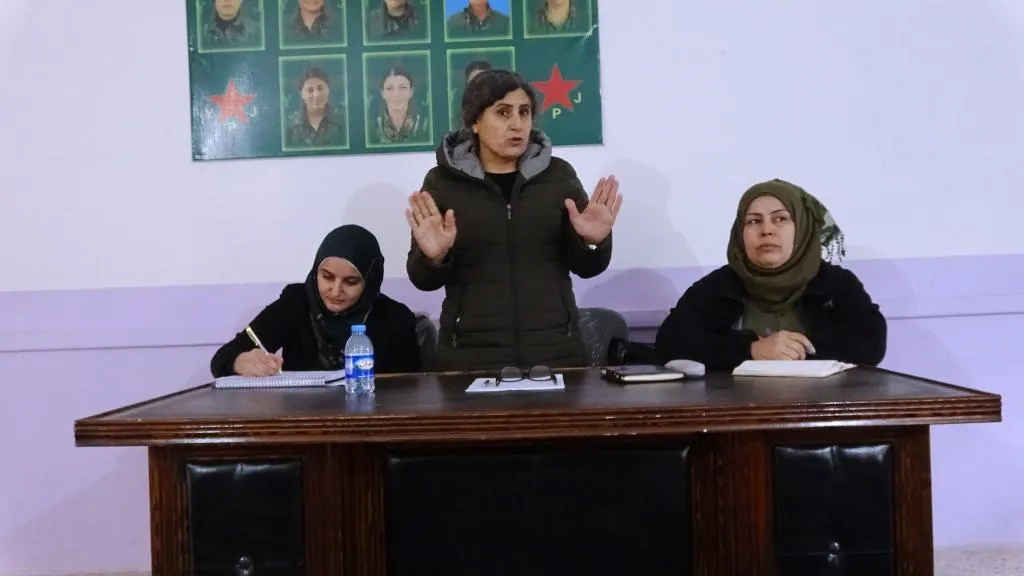 Partiya Sûriyê ya Pêşerojê rêgezên xwe ji jinên Reqayê re dide nasandin