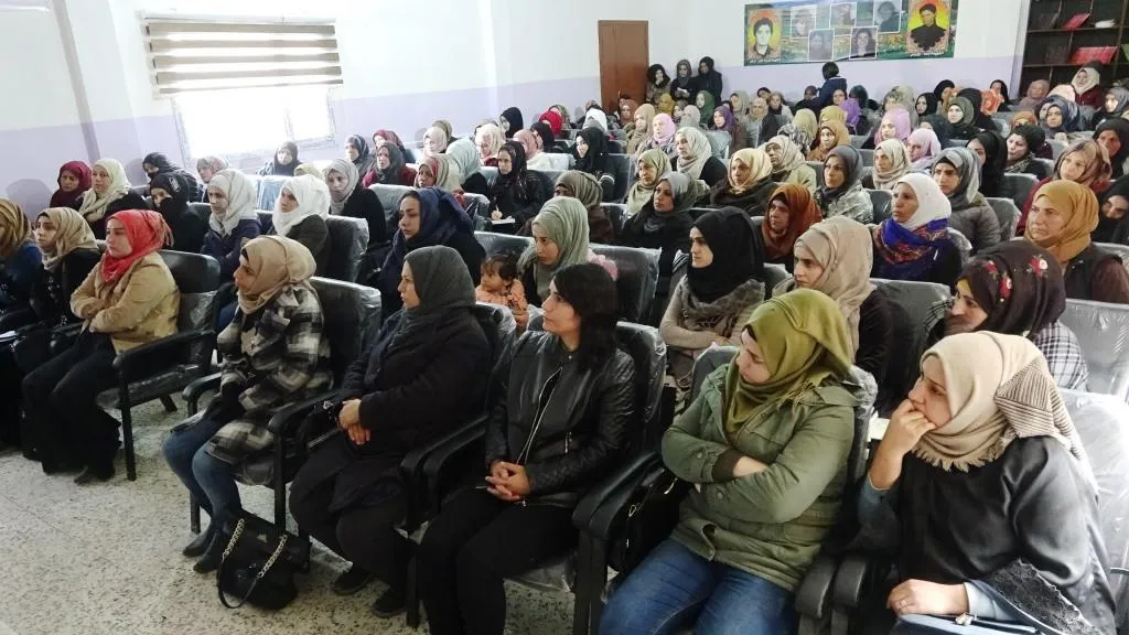Partiya Sûriyê ya Pêşerojê rêgezên xwe ji jinên Reqayê re dide nasandin