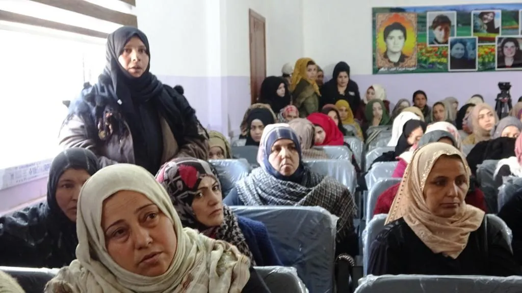 Partiya Sûriyê ya Pêşerojê rêgezên xwe ji jinên Reqayê re dide nasandin