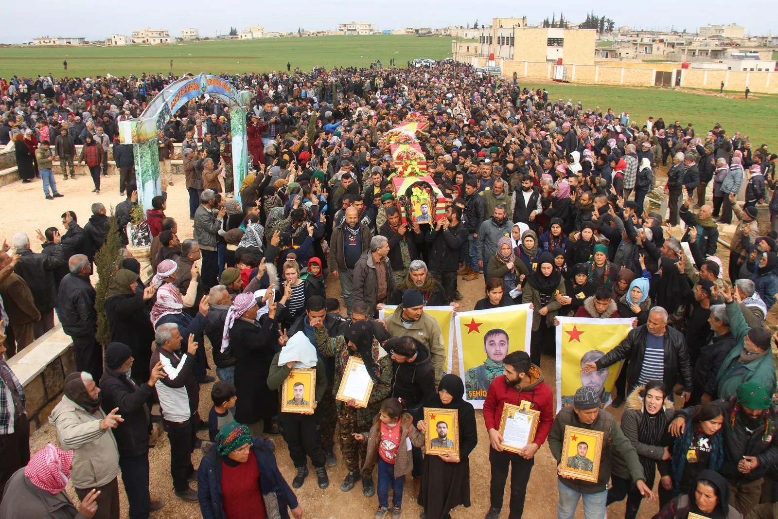 Efrîniyan 3 şehîdên xwe oxir kirin