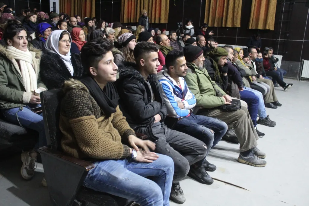 Şanoya "Jina bi tenê" li Kobanê hate pêşandan