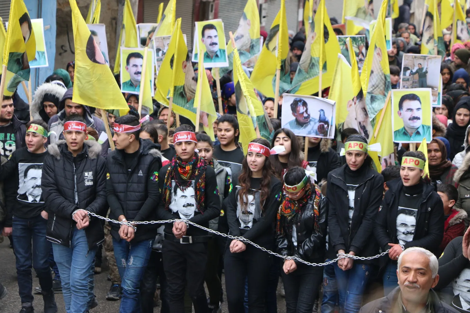 Şêniyên Helebê li dijî komploya 15‘ê Sibatê meşiyan