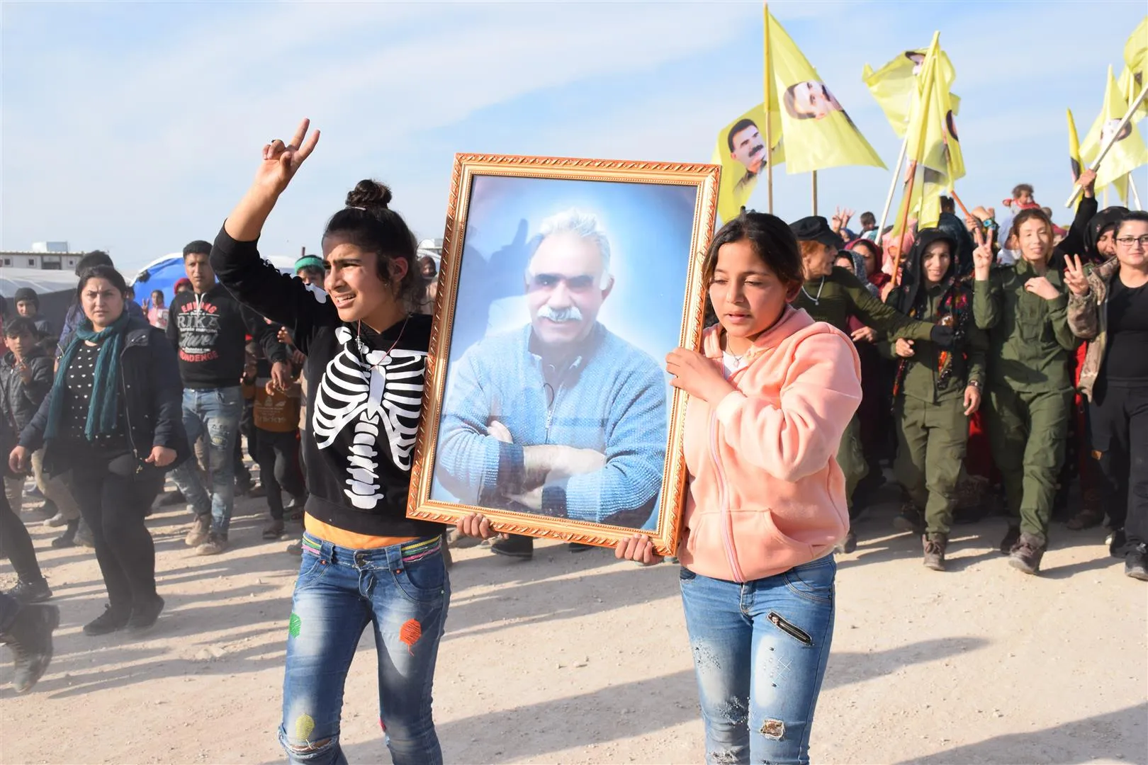 Li kampa Waşûkanî jî bi hezaran şewata li girava Îmraliyê şermezar kir