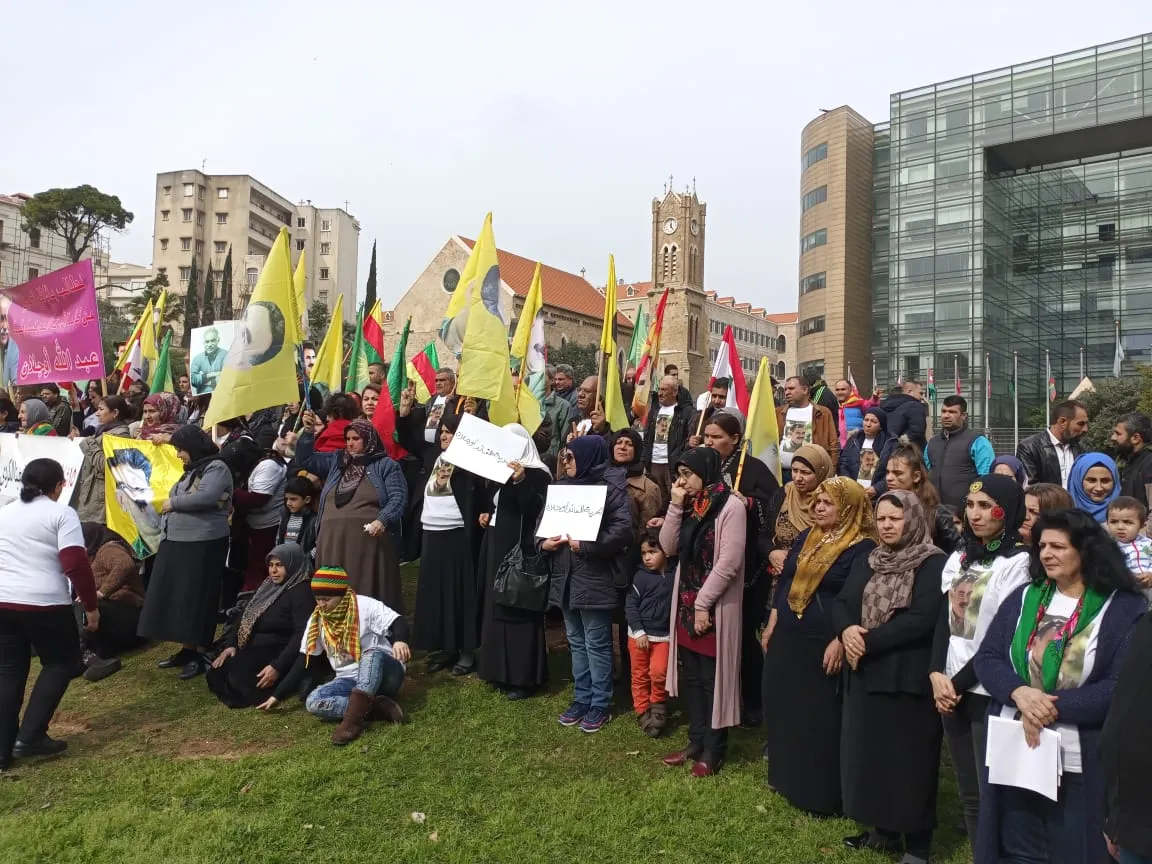 Komploya navnetewî li ber avahiya NY‘yê ya li Lubnanê hate şermezarkirin