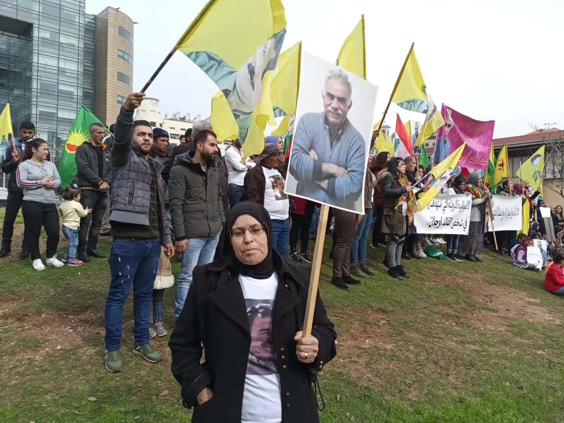 Komploya navnetewî li ber avahiya NY‘yê ya li Lubnanê hate şermezarkirin