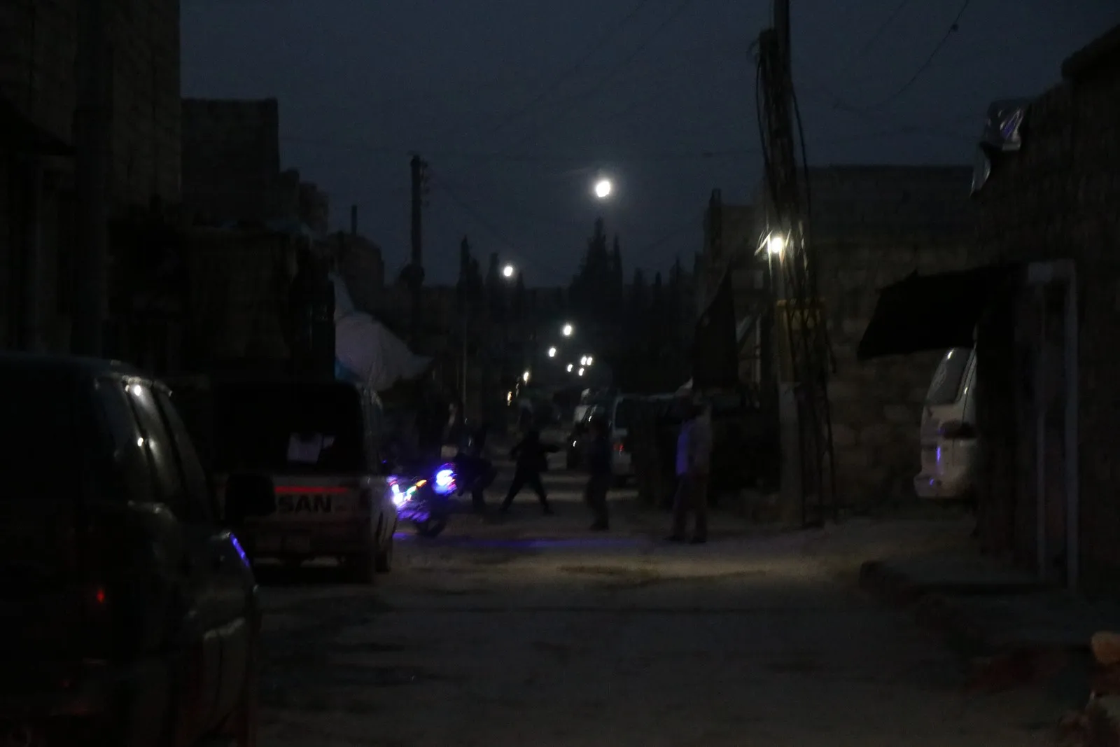 Xebata kolektîf kolanên Ehdasê ronî kir