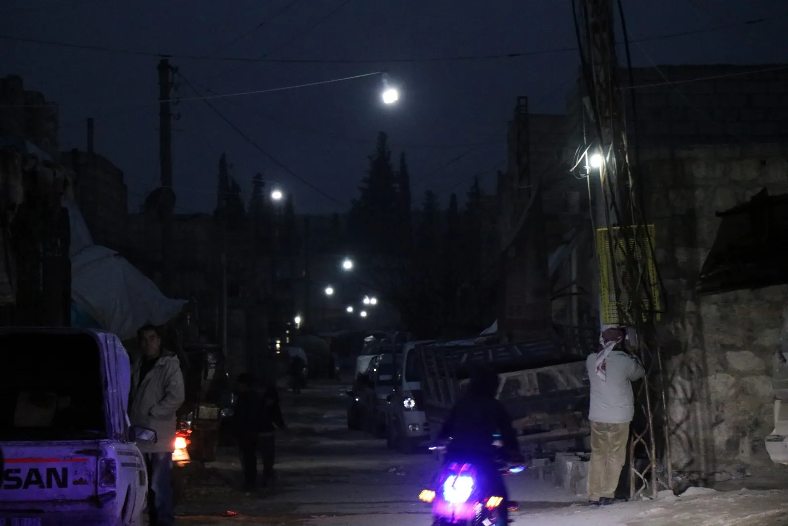 Xebata kolektîf kolanên Ehdasê ronî kir