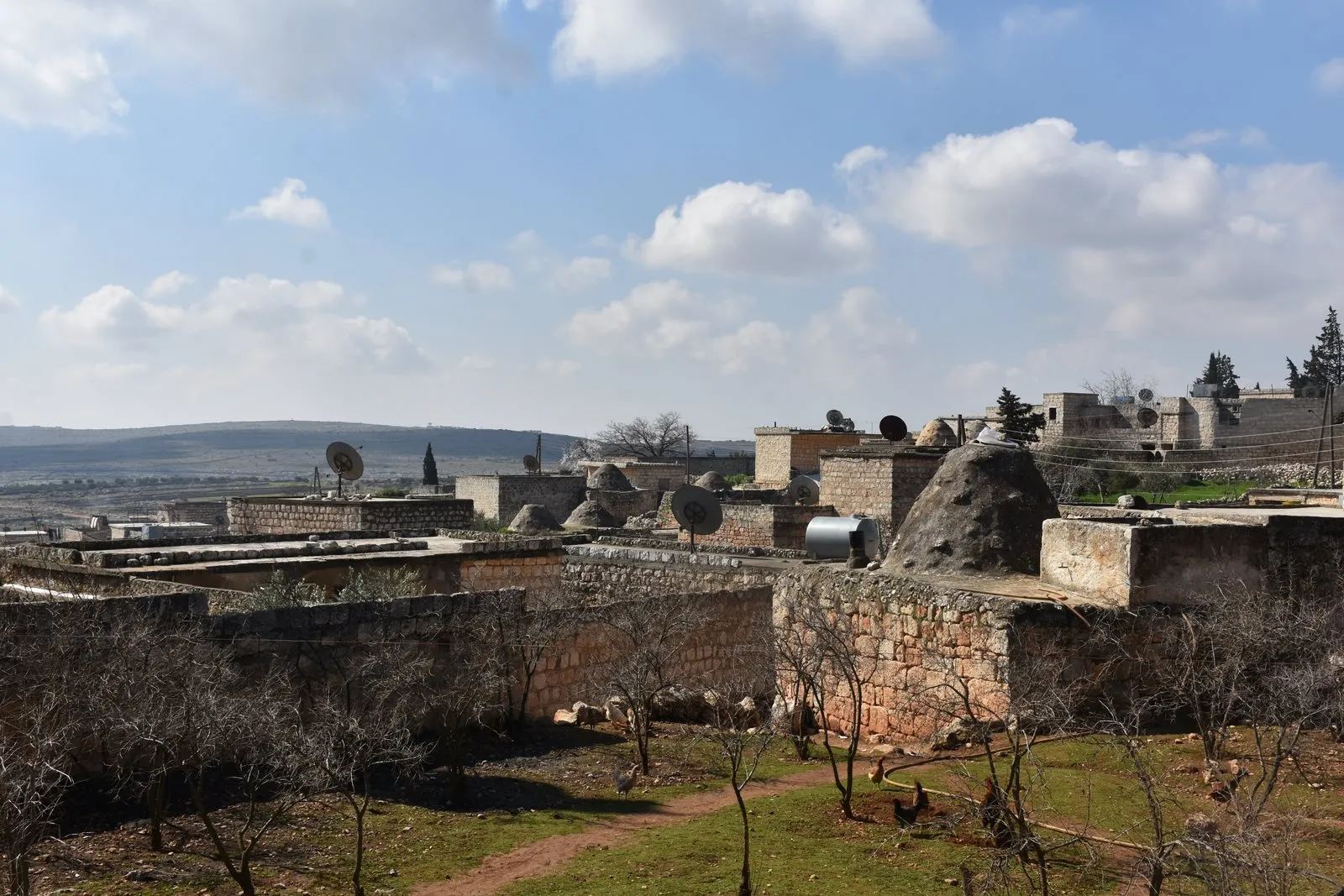 Şêniyên navçeya Şêrawa…tevî dorpêç û şertên dijwar terka gundên xwe nakin