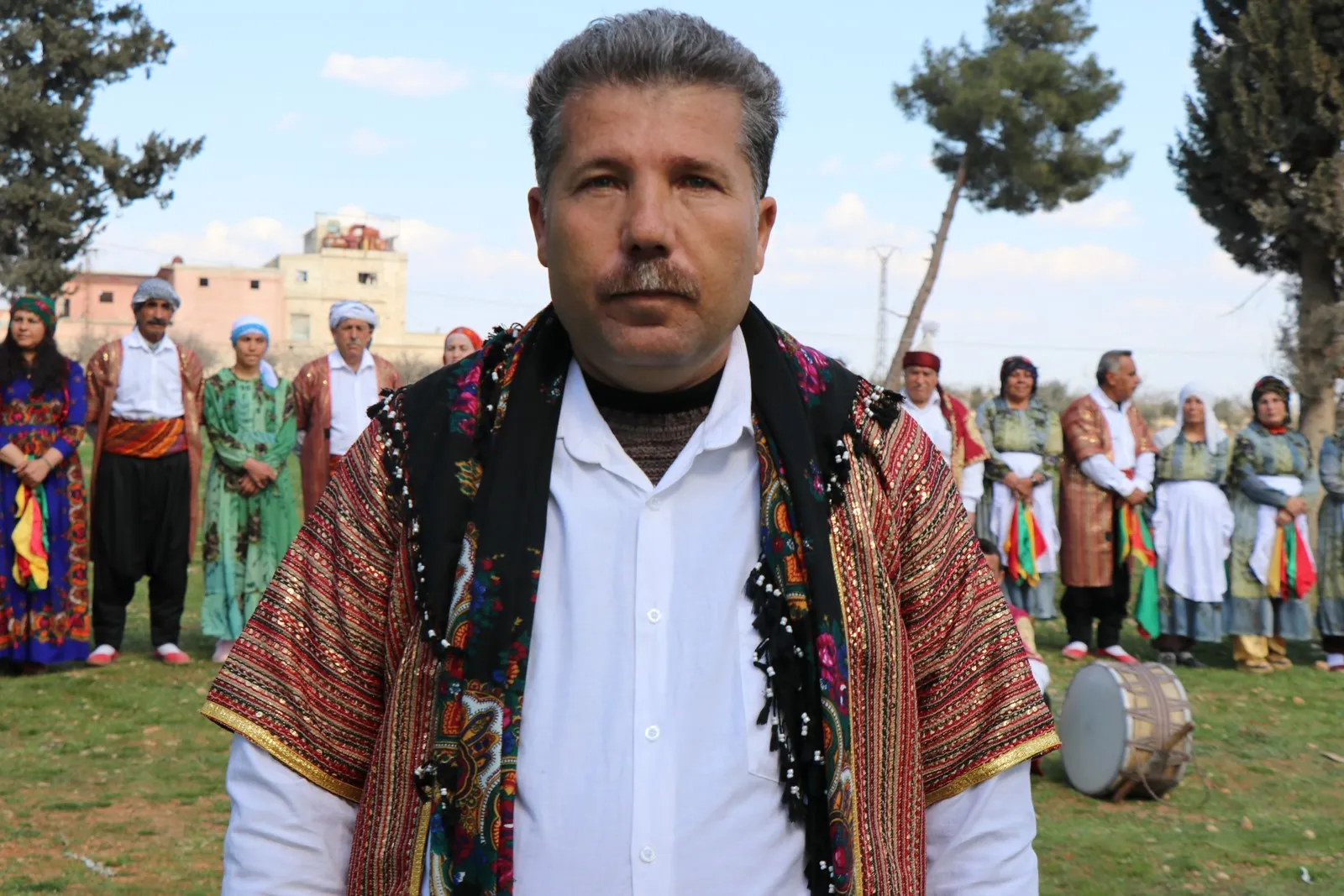 Koma Kevneşopî dîrokek vedigire sê serdeman