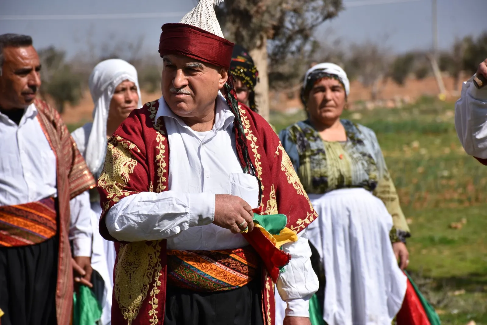 Koma Kevneşopî dîrokek vedigire sê serdeman